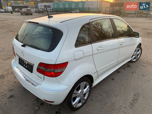 Белый Мерседес Б-класс, объемом двигателя 1.7 л и пробегом 97 тыс. км за 8100 $, фото 9 на Automoto.ua