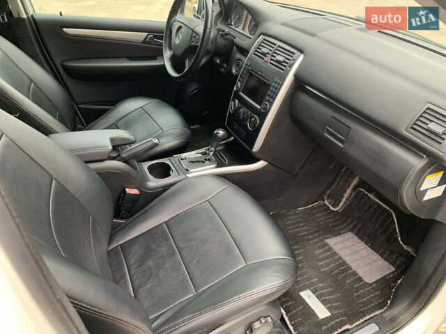 Белый Мерседес Б-класс, объемом двигателя 1.7 л и пробегом 50 тыс. км за 8600 $, фото 16 на Automoto.ua