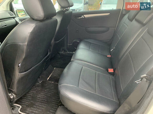 Белый Мерседес Б-класс, объемом двигателя 1.7 л и пробегом 50 тыс. км за 8600 $, фото 19 на Automoto.ua