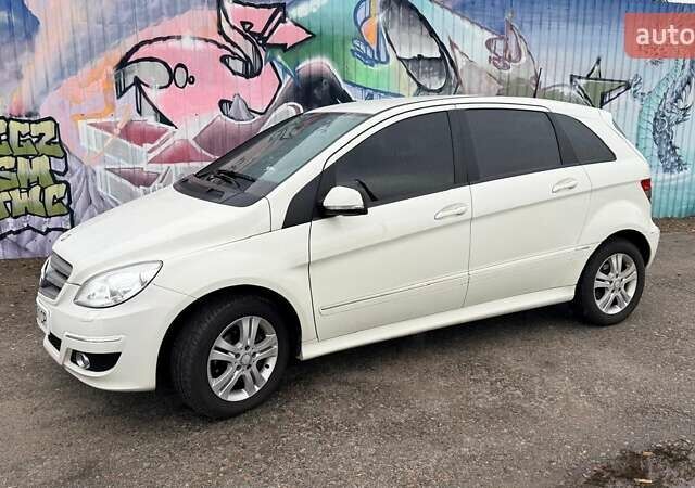 Білий Мерседес Б-клас, об'ємом двигуна 1.7 л та пробігом 193 тис. км за 8700 $, фото 1 на Automoto.ua