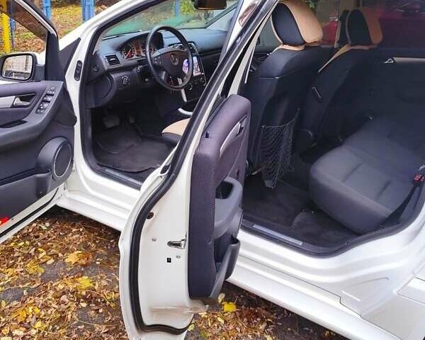 Белый Мерседес Б-класс, объемом двигателя 1.7 л и пробегом 78 тыс. км за 9000 $, фото 13 на Automoto.ua