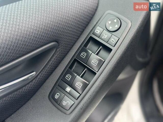 Білий Мерседес Б-клас, об'ємом двигуна 1.7 л та пробігом 100 тис. км за 8740 $, фото 16 на Automoto.ua