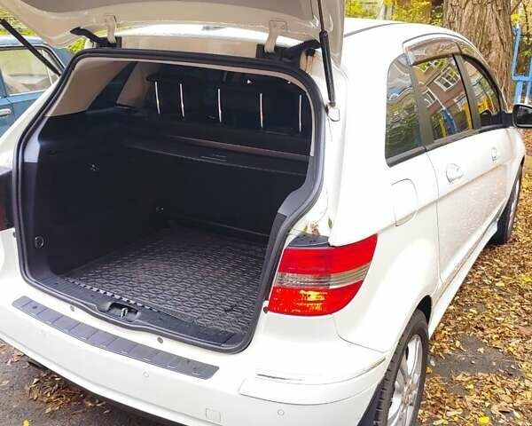 Белый Мерседес Б-класс, объемом двигателя 1.7 л и пробегом 78 тыс. км за 9000 $, фото 8 на Automoto.ua