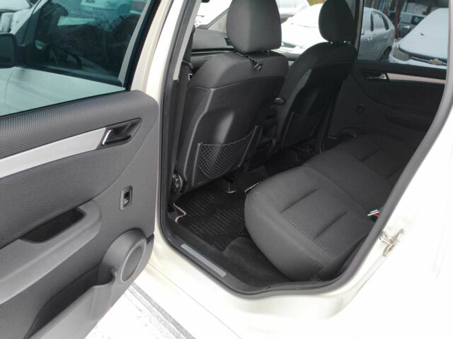 Белый Мерседес Б-класс, объемом двигателя 1.7 л и пробегом 28 тыс. км за 10400 $, фото 9 на Automoto.ua