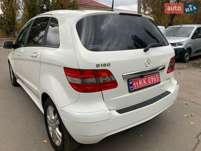 Белый Мерседес Б-класс, объемом двигателя 1.7 л и пробегом 50 тыс. км за 8600 $, фото 5 на Automoto.ua