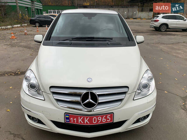 Белый Мерседес Б-класс, объемом двигателя 1.7 л и пробегом 50 тыс. км за 8600 $, фото 6 на Automoto.ua
