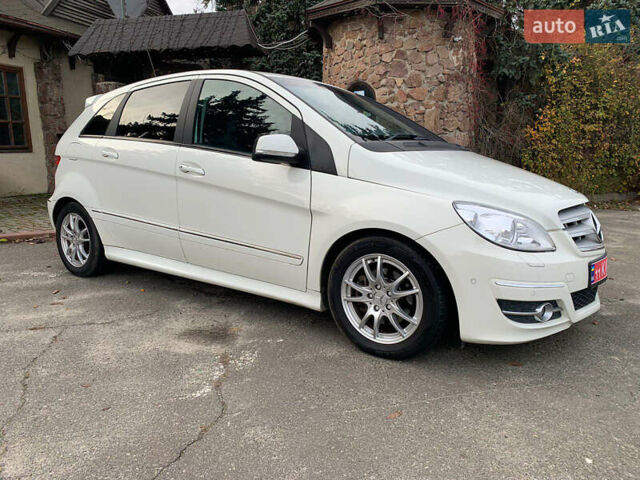 Белый Мерседес Б-класс, объемом двигателя 2 л и пробегом 85 тыс. км за 9100 $, фото 30 на Automoto.ua