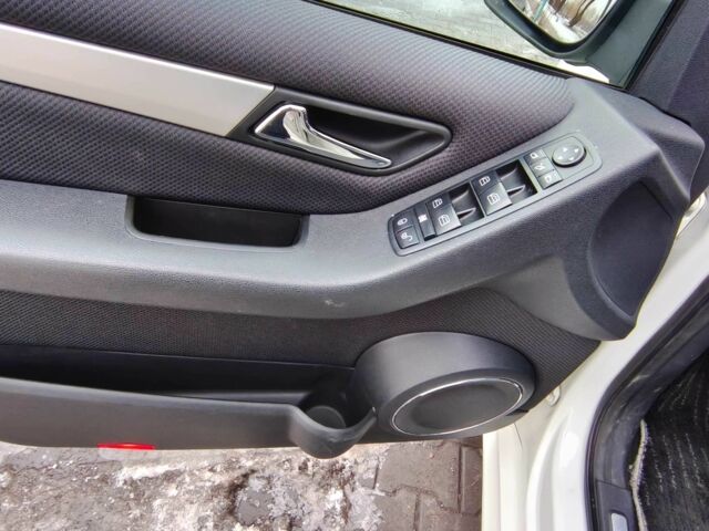 Белый Мерседес Б-класс, объемом двигателя 1.7 л и пробегом 138 тыс. км за 9300 $, фото 13 на Automoto.ua