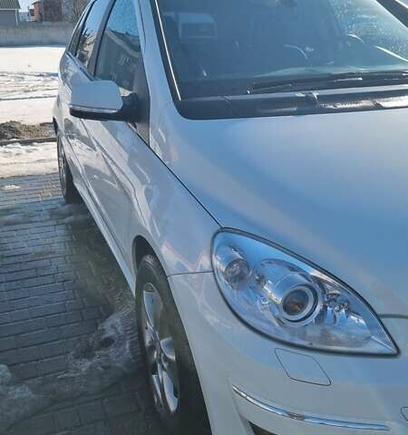 Белый Мерседес Б-класс, объемом двигателя 1.7 л и пробегом 103 тыс. км за 8999 $, фото 3 на Automoto.ua