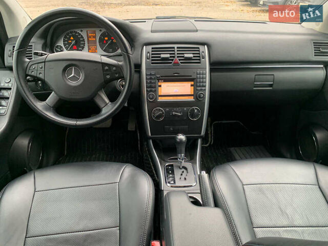 Белый Мерседес Б-класс, объемом двигателя 1.7 л и пробегом 50 тыс. км за 8600 $, фото 10 на Automoto.ua