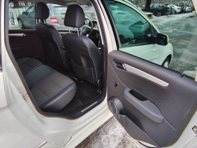 Белый Мерседес Б-класс, объемом двигателя 1.7 л и пробегом 138 тыс. км за 9300 $, фото 10 на Automoto.ua