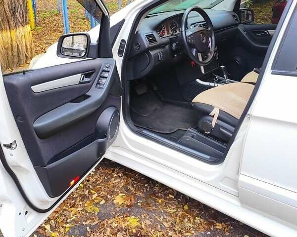 Белый Мерседес Б-класс, объемом двигателя 1.7 л и пробегом 78 тыс. км за 9000 $, фото 10 на Automoto.ua