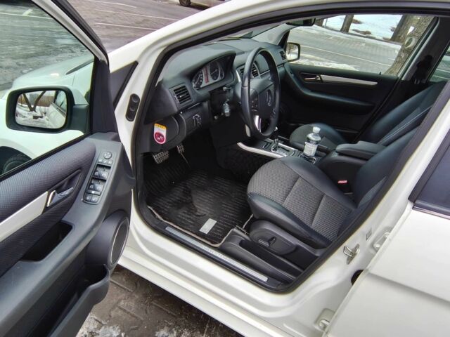 Белый Мерседес Б-класс, объемом двигателя 1.7 л и пробегом 138 тыс. км за 9300 $, фото 8 на Automoto.ua