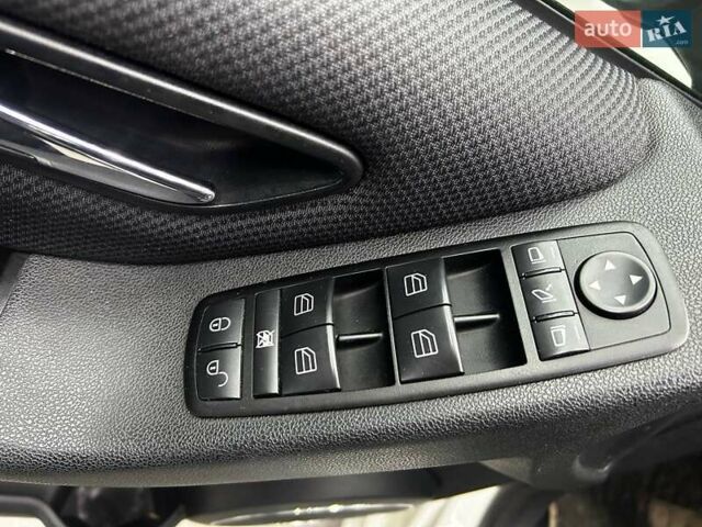 Білий Мерседес Б-клас, об'ємом двигуна 1.7 л та пробігом 124 тис. км за 8100 $, фото 6 на Automoto.ua