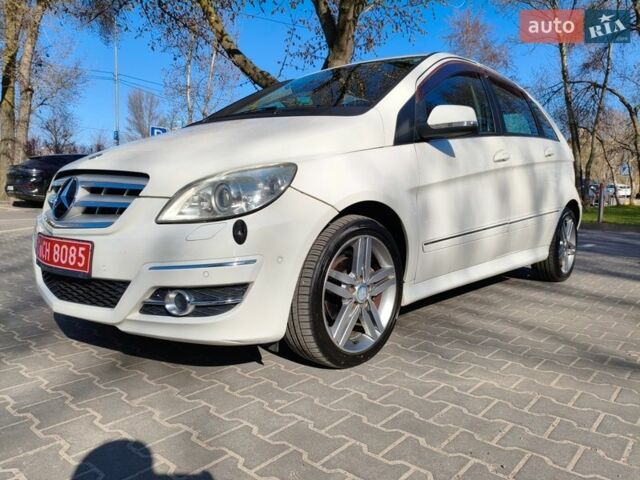 Белый Мерседес Б-класс, объемом двигателя 1.7 л и пробегом 127 тыс. км за 9200 $, фото 11 на Automoto.ua