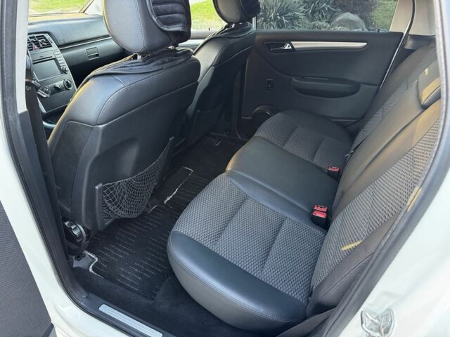 Білий Мерседес Б-клас, об'ємом двигуна 1.7 л та пробігом 124 тис. км за 8200 $, фото 9 на Automoto.ua