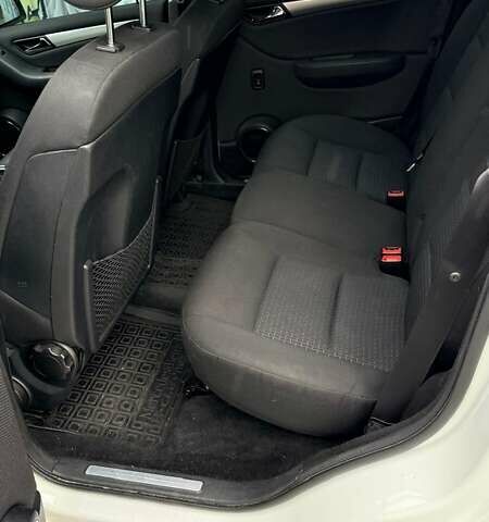 Білий Мерседес Б-клас, об'ємом двигуна 1.7 л та пробігом 193 тис. км за 8700 $, фото 11 на Automoto.ua