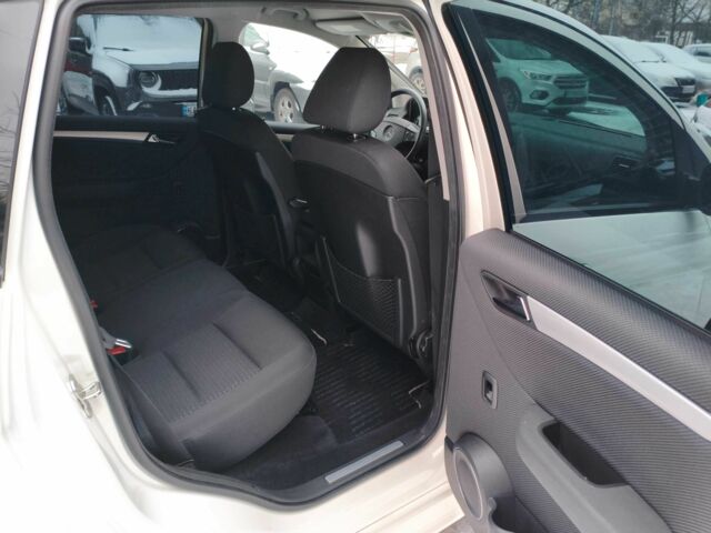 Белый Мерседес Б-класс, объемом двигателя 1.7 л и пробегом 28 тыс. км за 10400 $, фото 11 на Automoto.ua