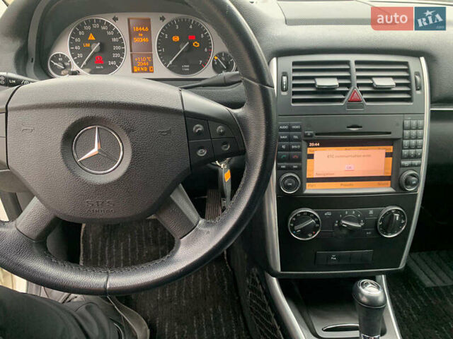 Белый Мерседес Б-класс, объемом двигателя 1.7 л и пробегом 50 тыс. км за 8600 $, фото 12 на Automoto.ua