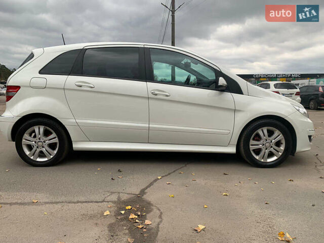 Белый Мерседес Б-класс, объемом двигателя 1.7 л и пробегом 50 тыс. км за 8600 $, фото 13 на Automoto.ua