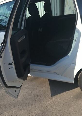 Белый Мерседес Б-класс, объемом двигателя 1.7 л и пробегом 90 тыс. км за 9000 $, фото 3 на Automoto.ua