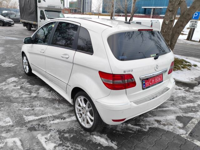 Белый Мерседес Б-класс, объемом двигателя 1.7 л и пробегом 138 тыс. км за 9300 $, фото 4 на Automoto.ua