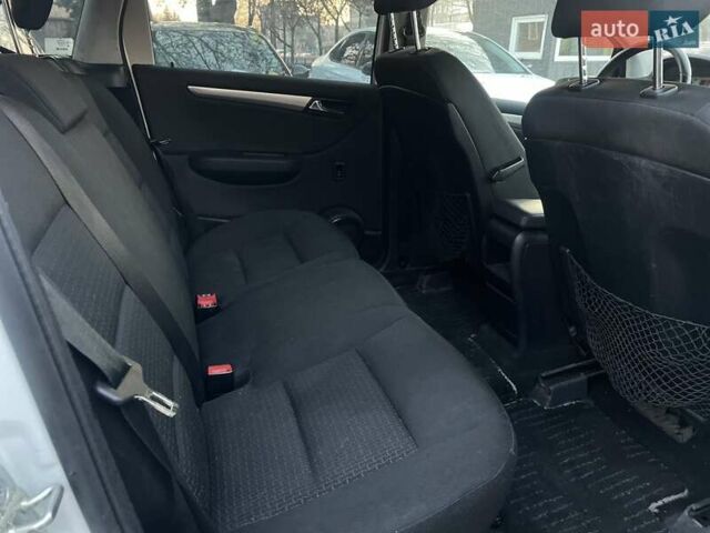 Білий Мерседес Б-клас, об'ємом двигуна 1.7 л та пробігом 124 тис. км за 8600 $, фото 20 на Automoto.ua