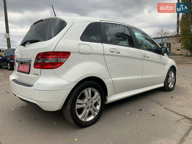 Белый Мерседес Б-класс, объемом двигателя 1.7 л и пробегом 50 тыс. км за 8600 $, фото 9 на Automoto.ua