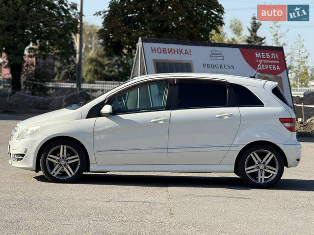 Белый Мерседес Б-класс, объемом двигателя 1.7 л и пробегом 190 тыс. км за 7599 $, фото 1 на Automoto.ua