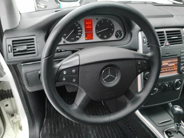 Белый Мерседес Б-класс, объемом двигателя 1.7 л и пробегом 28 тыс. км за 10400 $, фото 15 на Automoto.ua