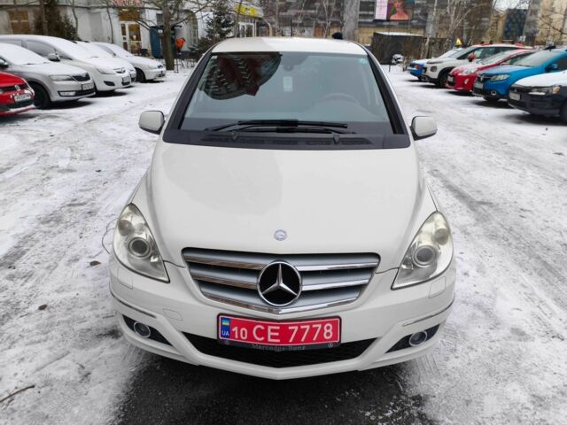 Белый Мерседес Б-класс, объемом двигателя 1.7 л и пробегом 28 тыс. км за 10400 $, фото 1 на Automoto.ua