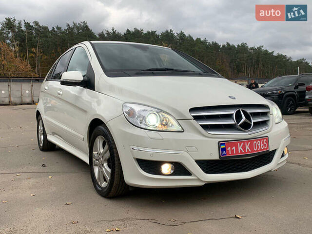 Белый Мерседес Б-класс, объемом двигателя 1.7 л и пробегом 50 тыс. км за 8600 $, фото 2 на Automoto.ua