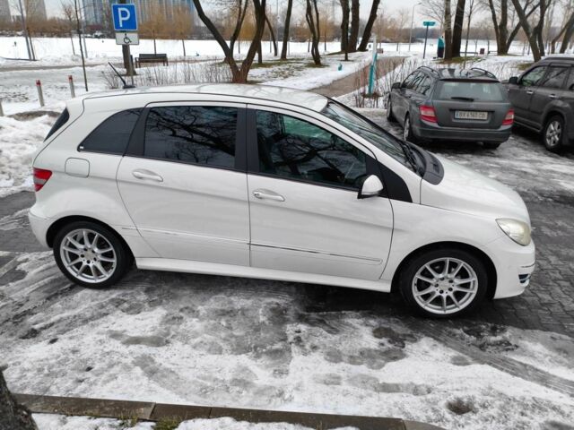 Белый Мерседес Б-класс, объемом двигателя 1.7 л и пробегом 138 тыс. км за 9300 $, фото 1 на Automoto.ua