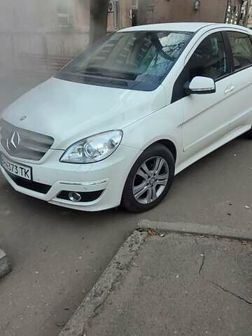 Білий Мерседес Б-клас, об'ємом двигуна 1.7 л та пробігом 141 тис. км за 9400 $, фото 1 на Automoto.ua