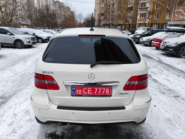 Белый Мерседес Б-класс, объемом двигателя 1.7 л и пробегом 28 тыс. км за 10400 $, фото 5 на Automoto.ua