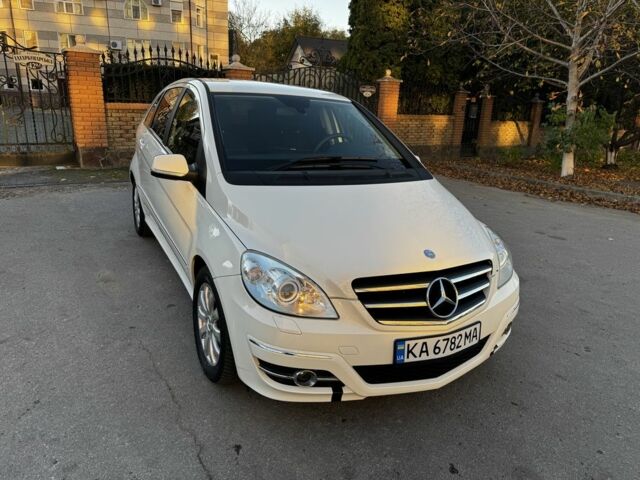 Білий Мерседес Б-клас, об'ємом двигуна 1.7 л та пробігом 124 тис. км за 8200 $, фото 2 на Automoto.ua