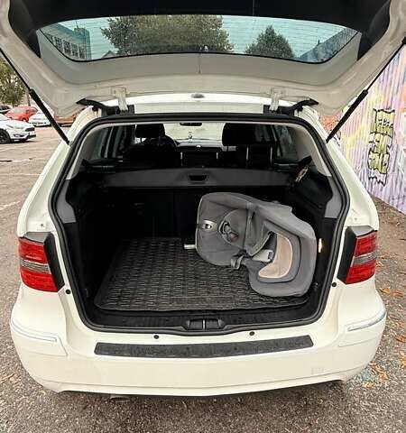 Білий Мерседес Б-клас, об'ємом двигуна 1.7 л та пробігом 193 тис. км за 8700 $, фото 14 на Automoto.ua