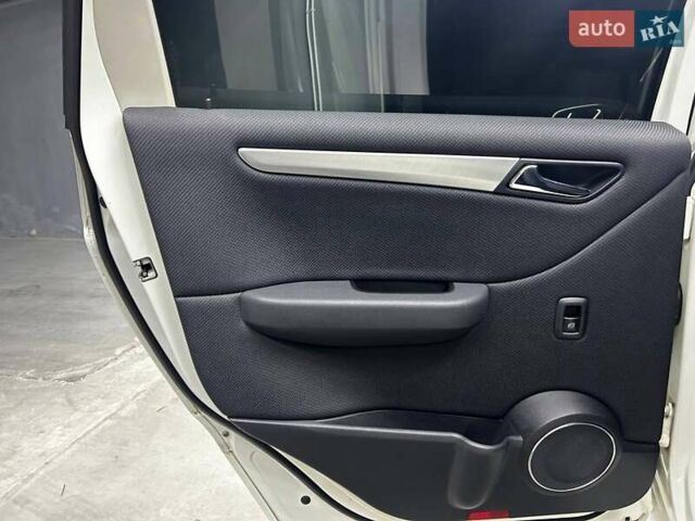 Білий Мерседес Б-клас, об'ємом двигуна 1.7 л та пробігом 124 тис. км за 8100 $, фото 11 на Automoto.ua