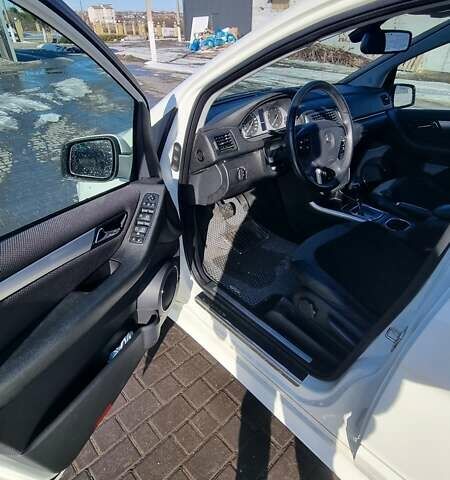 Белый Мерседес Б-класс, объемом двигателя 1.7 л и пробегом 103 тыс. км за 8999 $, фото 9 на Automoto.ua