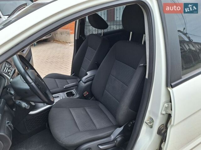 Белый Мерседес Б-класс, объемом двигателя 1.8 л и пробегом 97 тыс. км за 9300 $, фото 21 на Automoto.ua