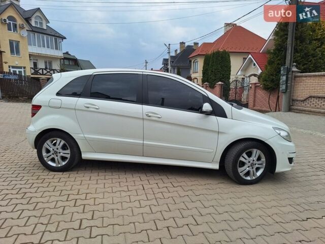 Белый Мерседес Б-класс, объемом двигателя 1.8 л и пробегом 97 тыс. км за 9300 $, фото 2 на Automoto.ua