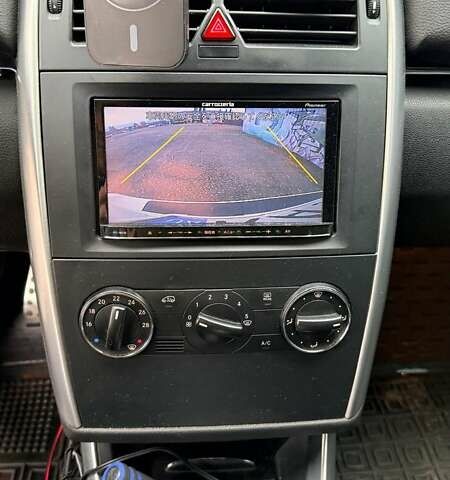 Білий Мерседес Б-клас, об'ємом двигуна 1.7 л та пробігом 193 тис. км за 8700 $, фото 6 на Automoto.ua