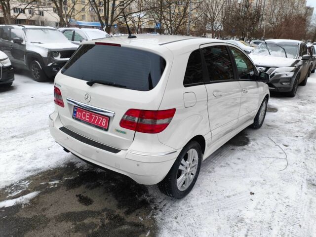 Белый Мерседес Б-класс, объемом двигателя 1.7 л и пробегом 28 тыс. км за 10400 $, фото 4 на Automoto.ua