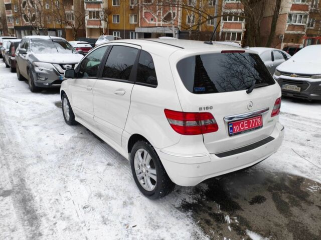 Белый Мерседес Б-класс, объемом двигателя 1.7 л и пробегом 28 тыс. км за 10400 $, фото 6 на Automoto.ua