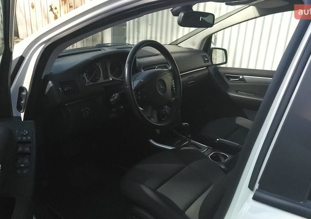 Белый Мерседес Б-класс, объемом двигателя 1.7 л и пробегом 90 тыс. км за 9000 $, фото 1 на Automoto.ua