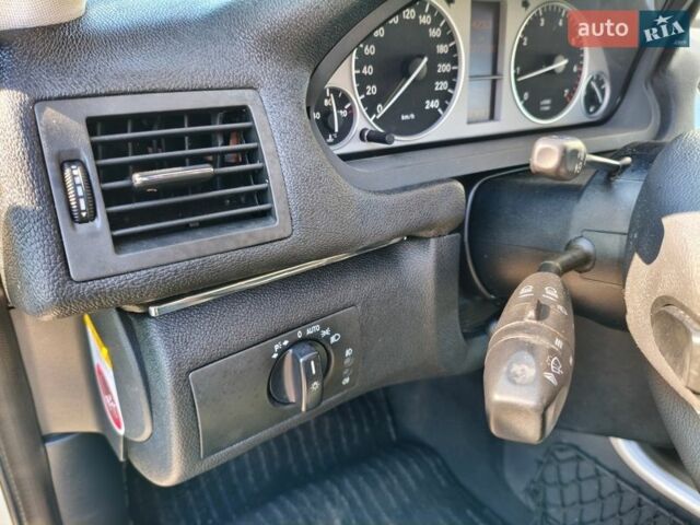 Белый Мерседес Б-класс, объемом двигателя 1.7 л и пробегом 127 тыс. км за 9200 $, фото 23 на Automoto.ua