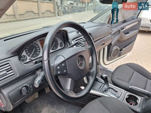 Белый Мерседес Б-класс, объемом двигателя 1.8 л и пробегом 97 тыс. км за 9300 $, фото 22 на Automoto.ua