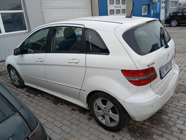 Белый Мерседес Б-класс, объемом двигателя 2 л и пробегом 310 тыс. км за 7500 $, фото 7 на Automoto.ua