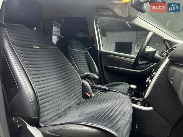 Білий Мерседес Б-клас, об'ємом двигуна 1.7 л та пробігом 124 тис. км за 8100 $, фото 20 на Automoto.ua