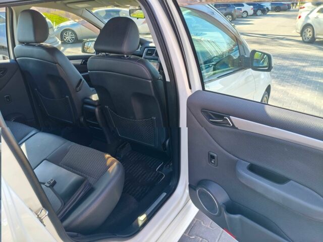 Білий Мерседес Б-клас, об'ємом двигуна 1.7 л та пробігом 127 тис. км за 9200 $, фото 12 на Automoto.ua